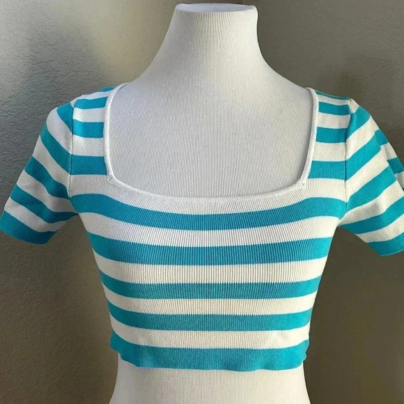 Zara Stripes Crop Top - Picture 2 of 5
